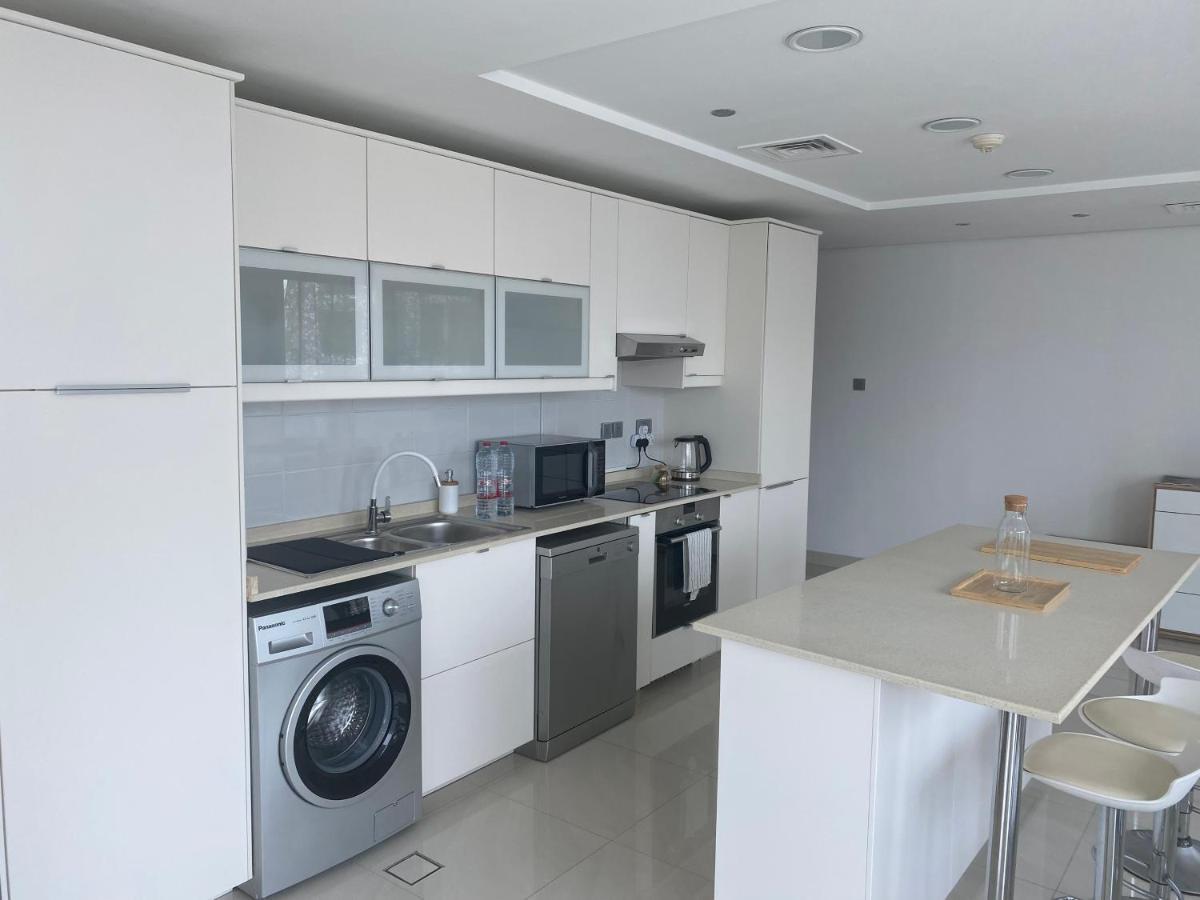 One Bedroom Apartment With Pool & Gym Near Marina Dubái Exterior foto