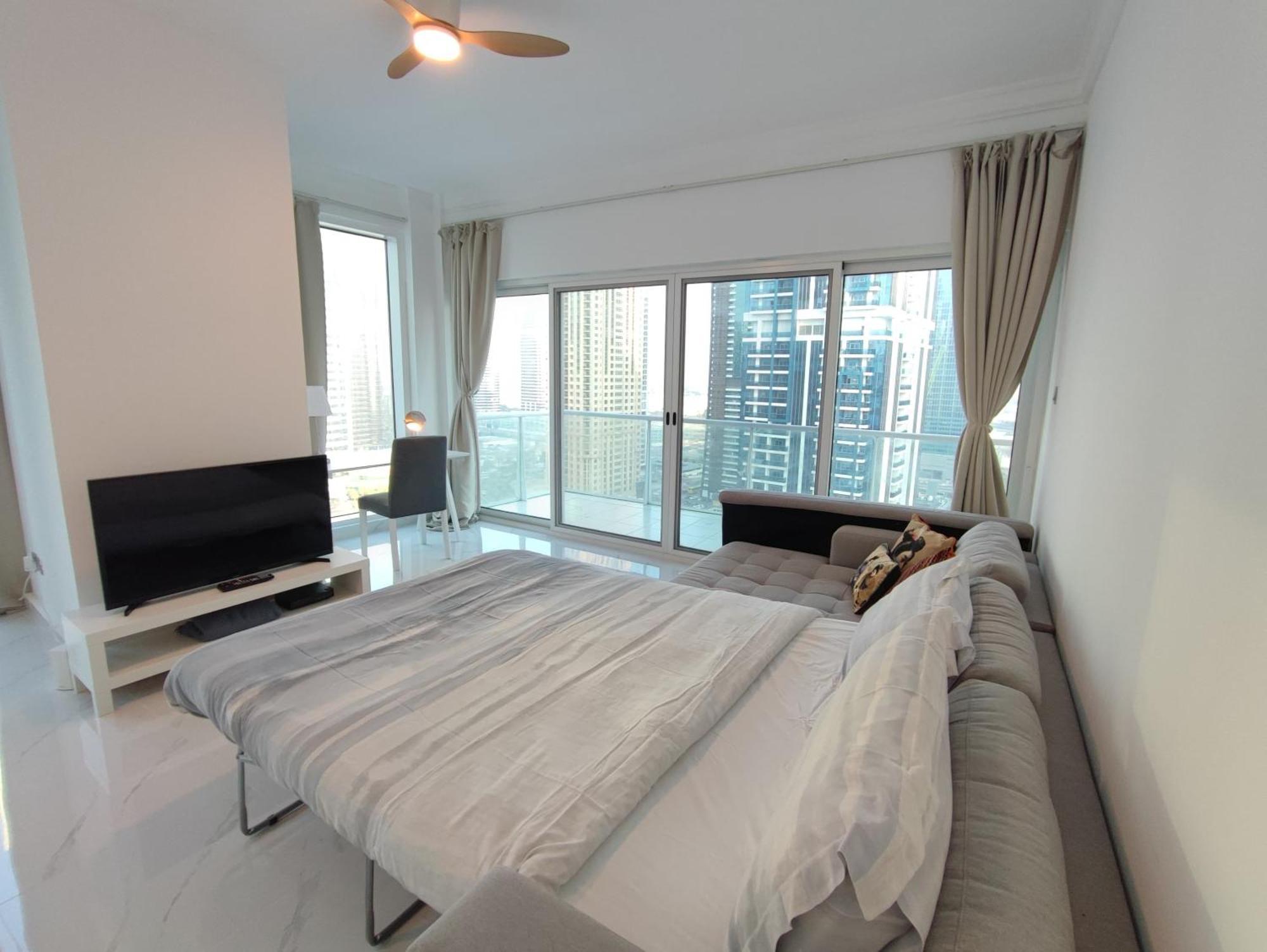 One Bedroom Apartment With Pool & Gym Near Marina Dubái Exterior foto