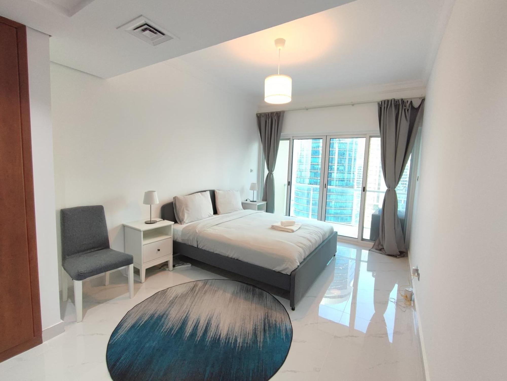 One Bedroom Apartment With Pool & Gym Near Marina Dubái Exterior foto